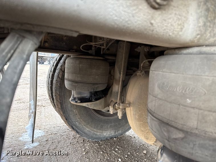 image for item EP2686 2013 Peterbilt 365 crane truck