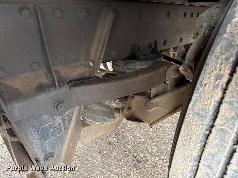 image for item EP2686 2013 Peterbilt 365 crane truck