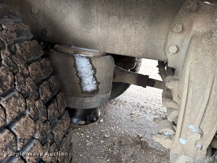 image for item EP2686 2013 Peterbilt 365 crane truck