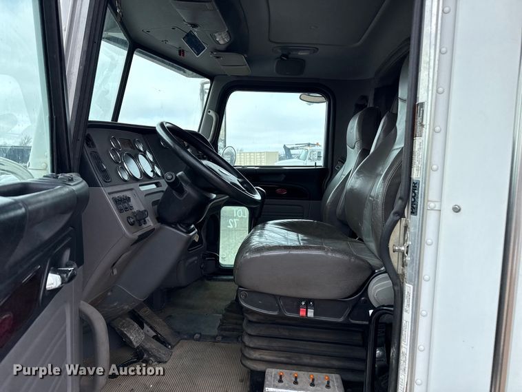 image for item EP2686 2013 Peterbilt 365 crane truck