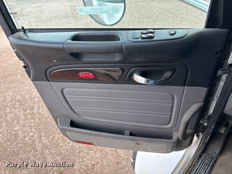 image for item EP2686 2013 Peterbilt 365 crane truck