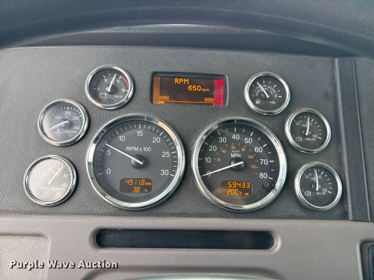 image for item EP2686 2013 Peterbilt 365 crane truck