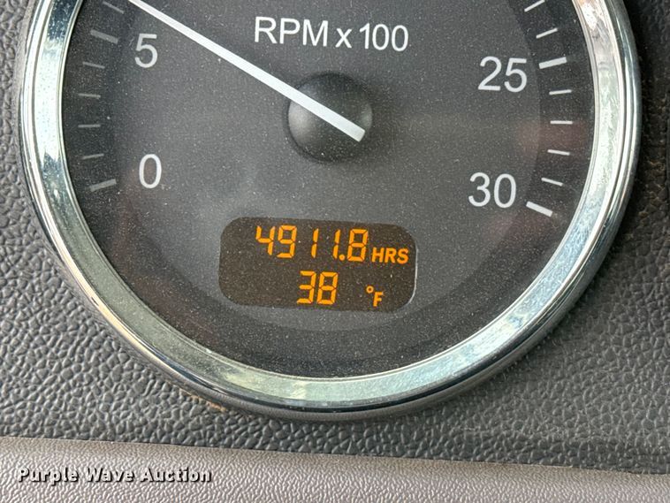 image for item EP2686 2013 Peterbilt 365 crane truck