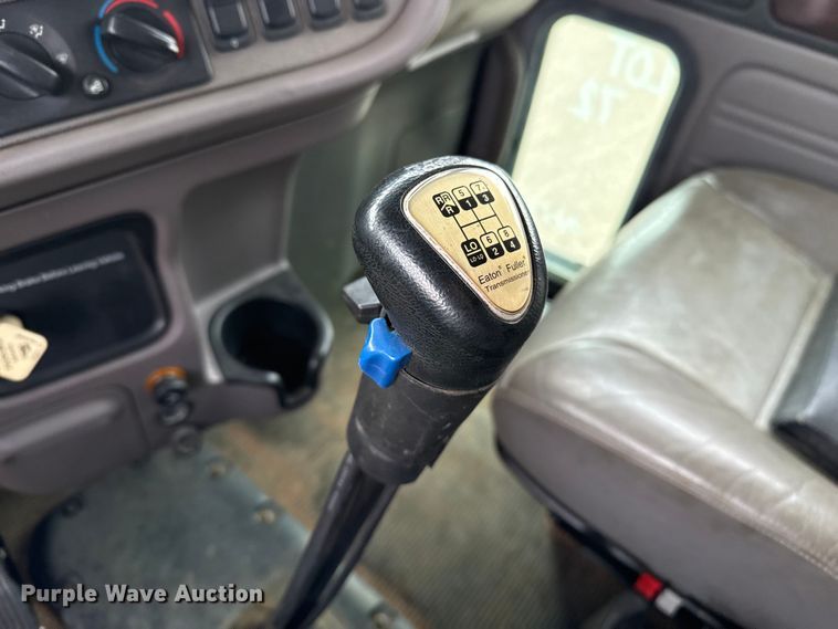 image for item EP2686 2013 Peterbilt 365 crane truck