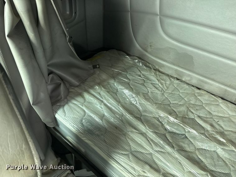 image for item EP2686 2013 Peterbilt 365 crane truck