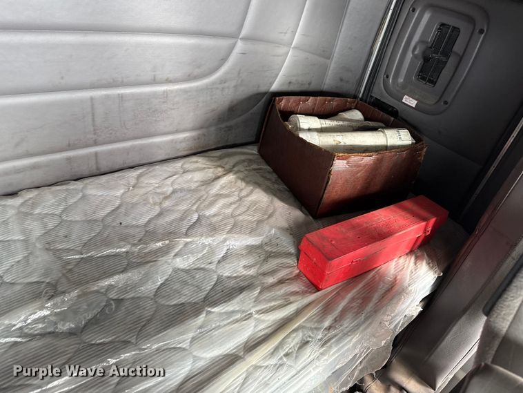 image for item EP2686 2013 Peterbilt 365 crane truck