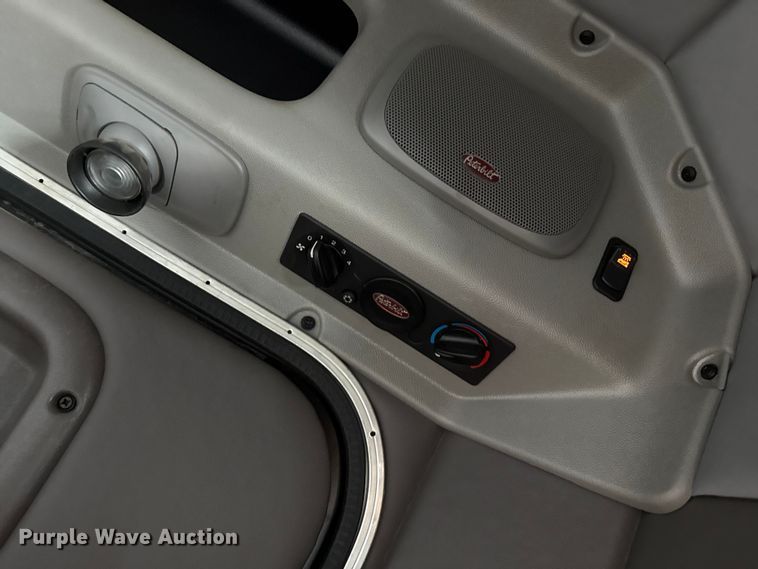 image for item EP2686 2013 Peterbilt 365 crane truck