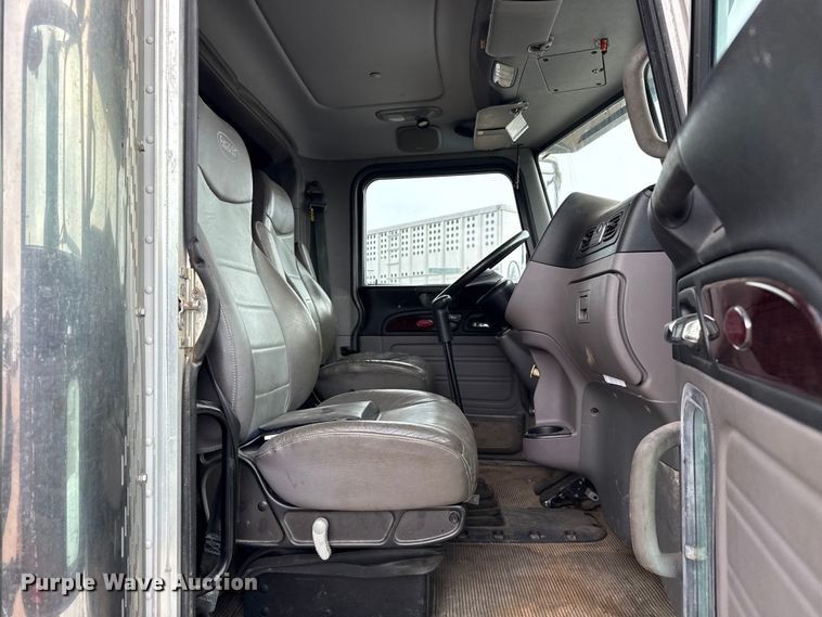 image for item EP2686 2013 Peterbilt 365 crane truck