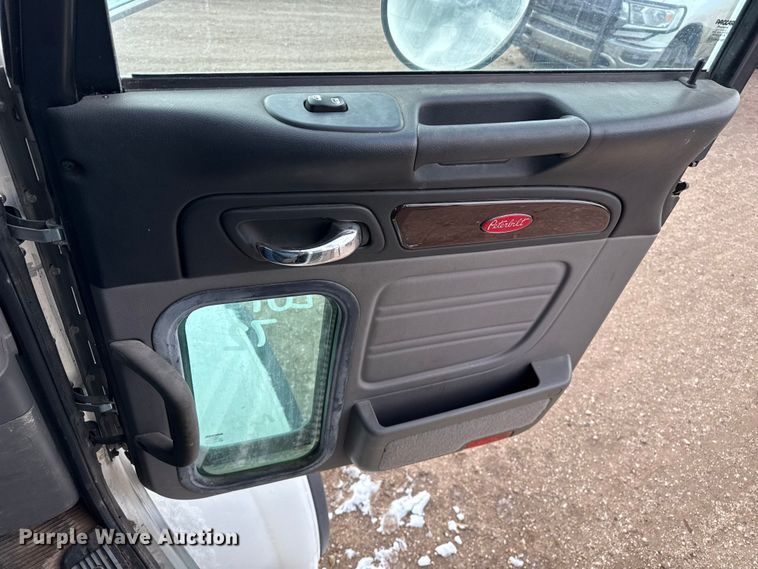 image for item EP2686 2013 Peterbilt 365 crane truck