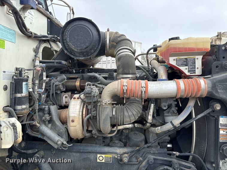 image for item EP2686 2013 Peterbilt 365 crane truck