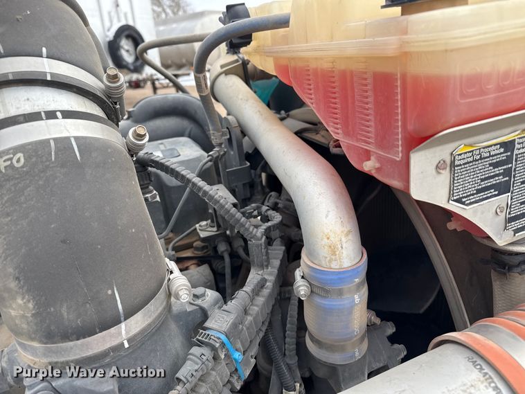 image for item EP2686 2013 Peterbilt 365 crane truck