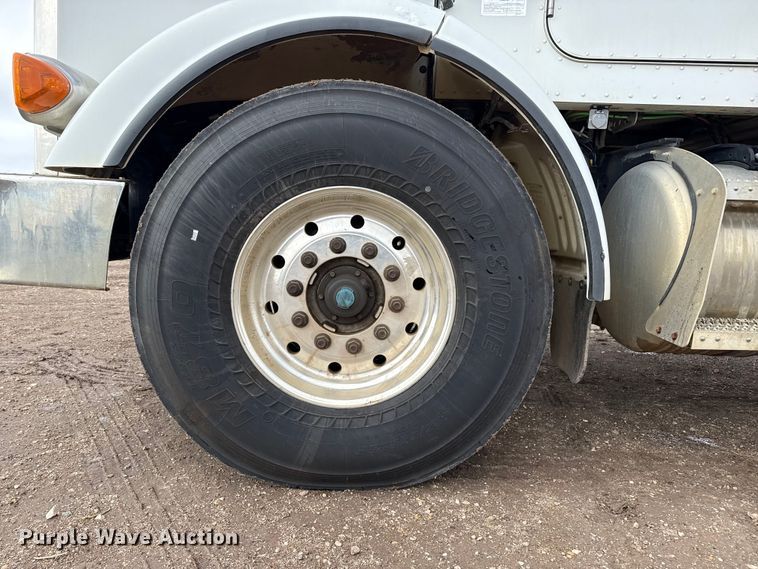 image for item EP2686 2013 Peterbilt 365 crane truck