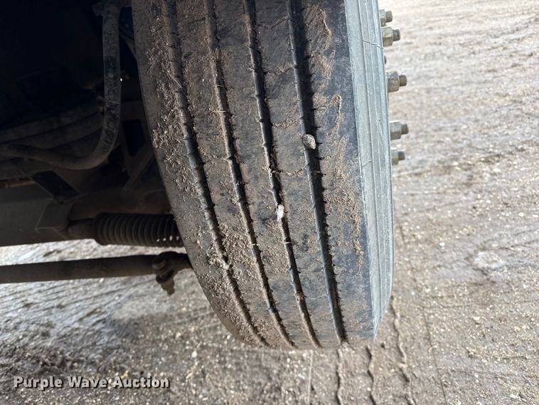 image for item EP2686 2013 Peterbilt 365 crane truck