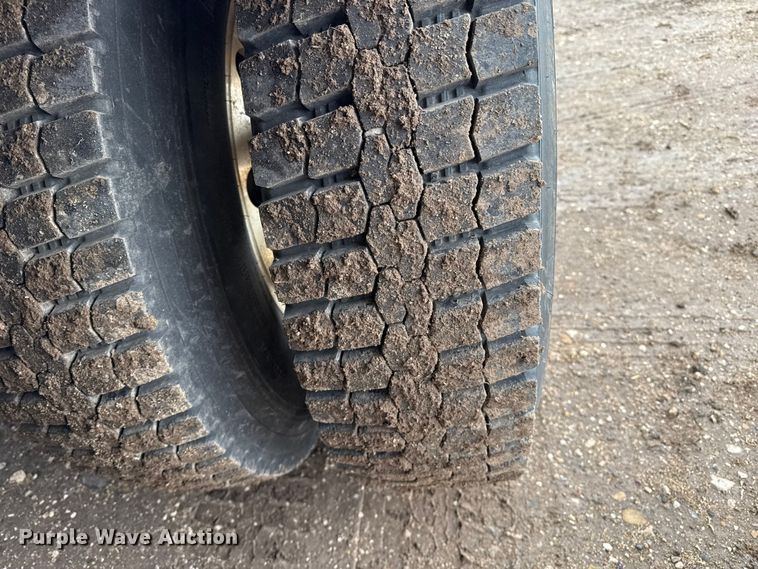 image for item EP2686 2013 Peterbilt 365 crane truck