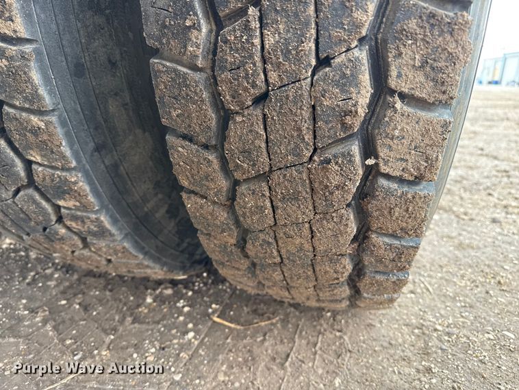 image for item EP2686 2013 Peterbilt 365 crane truck