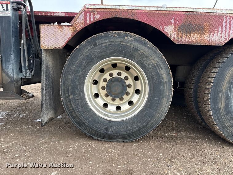 image for item EP2686 2013 Peterbilt 365 crane truck