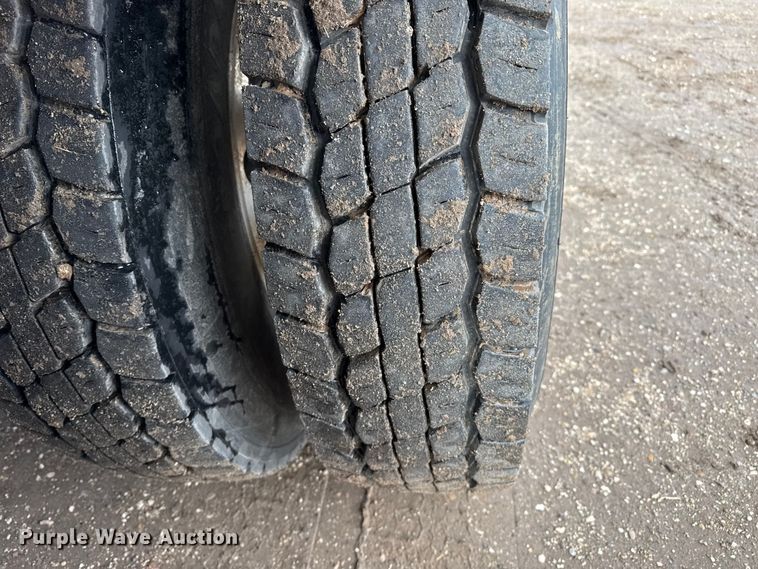 image for item EP2686 2013 Peterbilt 365 crane truck