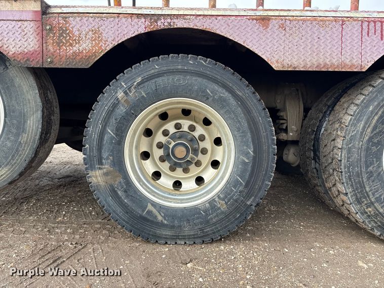 image for item EP2686 2013 Peterbilt 365 crane truck