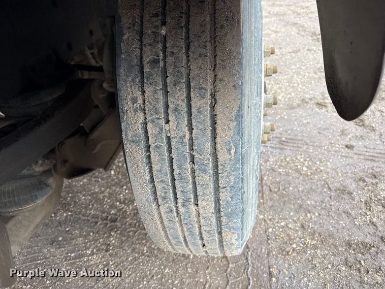 image for item EP2686 2013 Peterbilt 365 crane truck