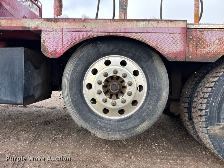 image for item EP2686 2013 Peterbilt 365 crane truck