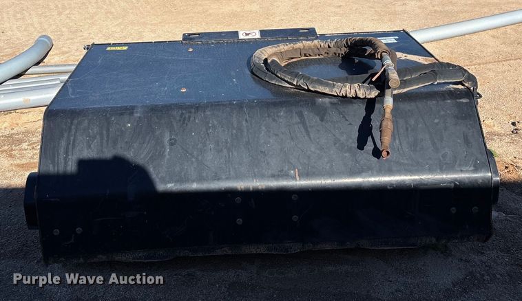 image for item EQ7002 2020 Caterpillar BU115 skid steer broom