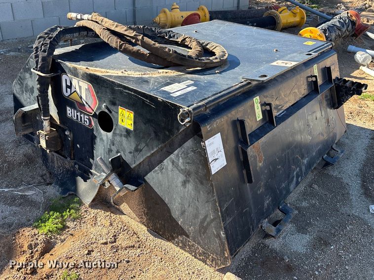 image for item EQ7002 2020 Caterpillar BU115 skid steer broom