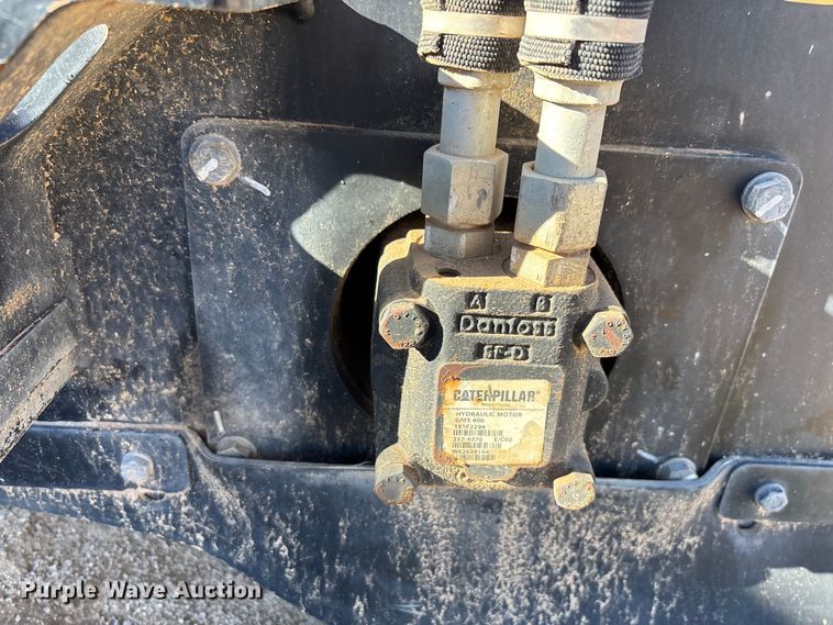 image for item EQ7002 2020 Caterpillar BU115 skid steer broom