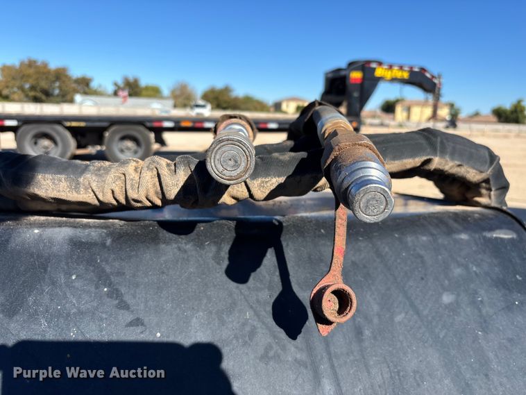 image for item EQ7002 2020 Caterpillar BU115 skid steer broom