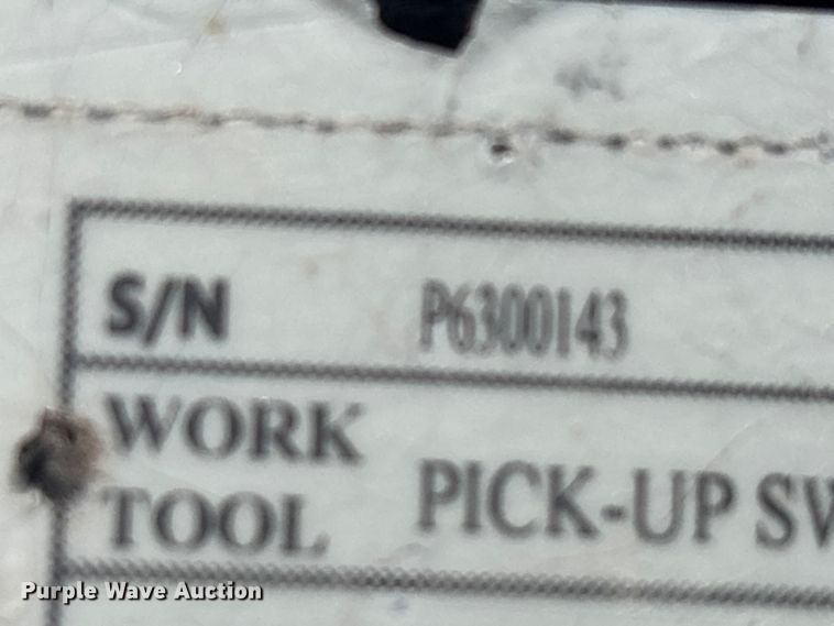 image for item EQ7002 2020 Caterpillar BU115 skid steer broom