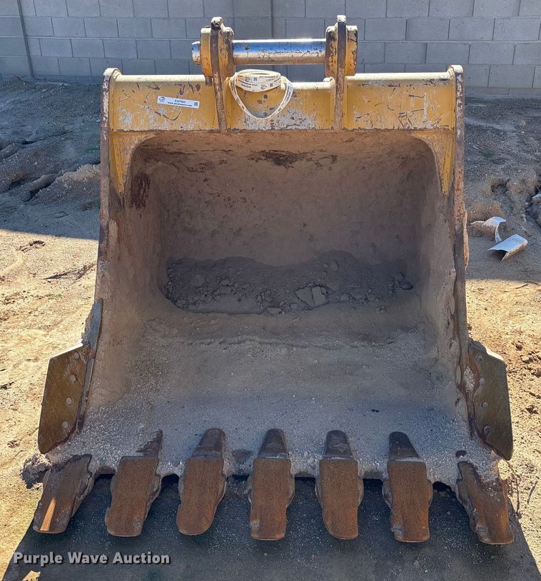image for item EQ7003 Caterpillar bucket