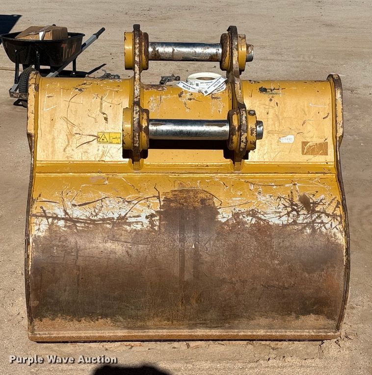 image for item EQ7003 Caterpillar bucket