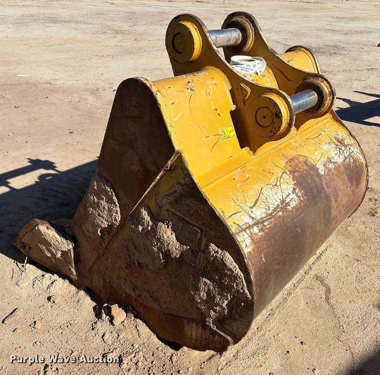 image for item EQ7003 Caterpillar bucket