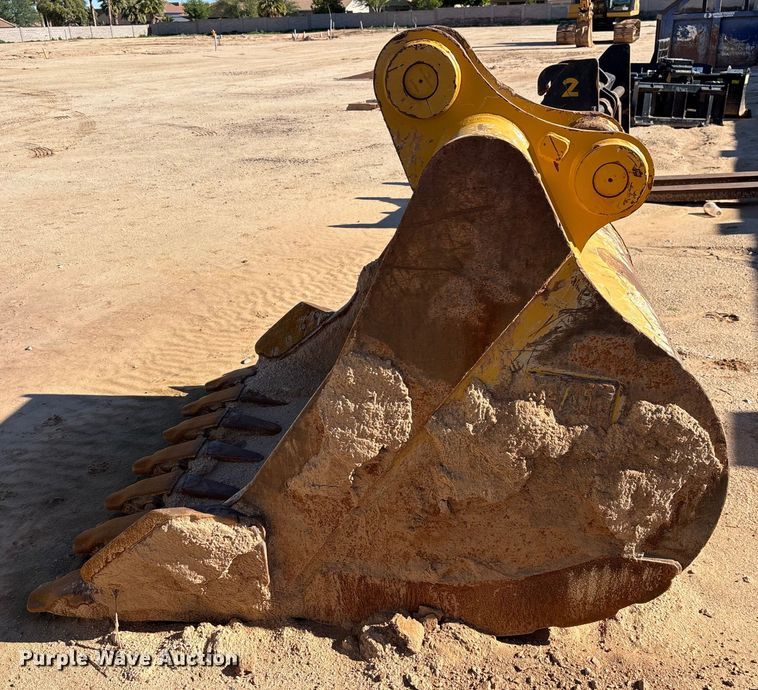 image for item EQ7003 Caterpillar bucket