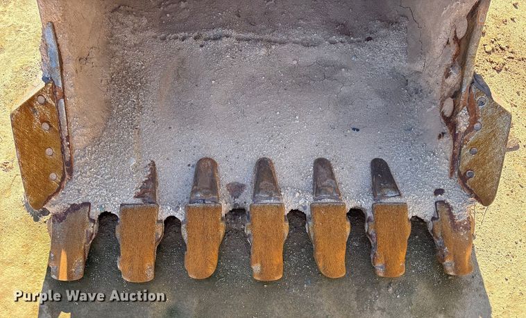 image for item EQ7003 Caterpillar bucket