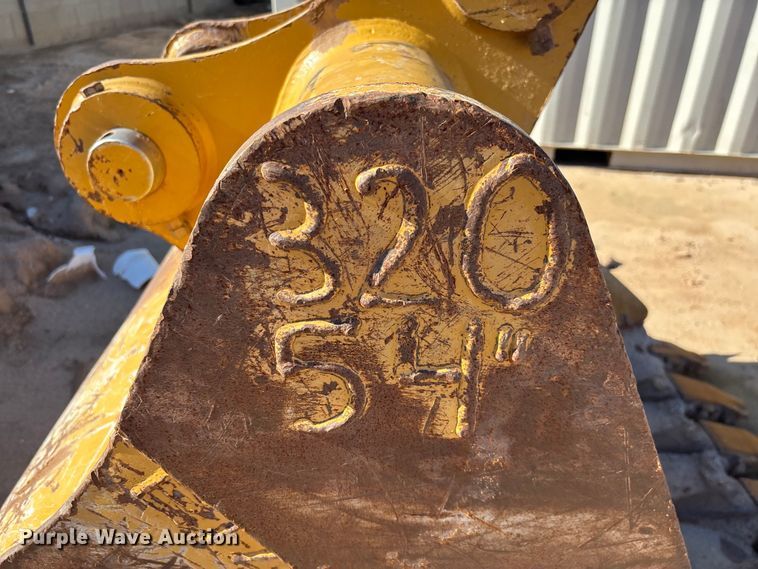 image for item EQ7003 Caterpillar bucket