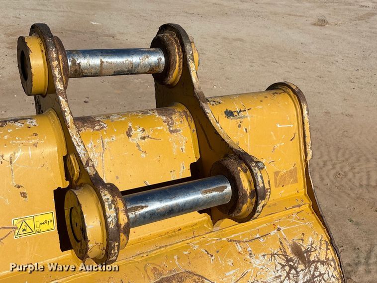 image for item EQ7003 Caterpillar bucket