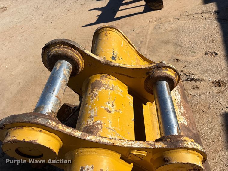 image for item EQ7003 Caterpillar bucket