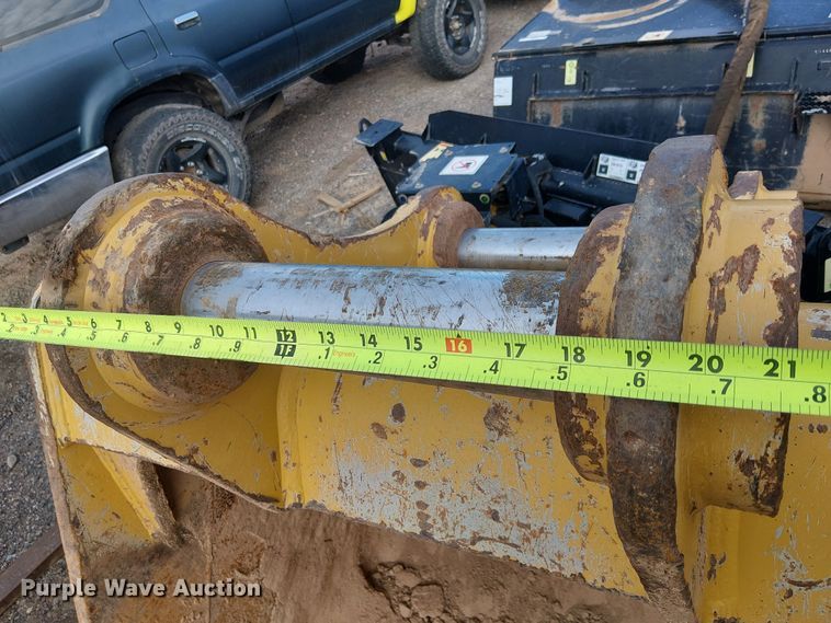 image for item EQ7003 Caterpillar bucket