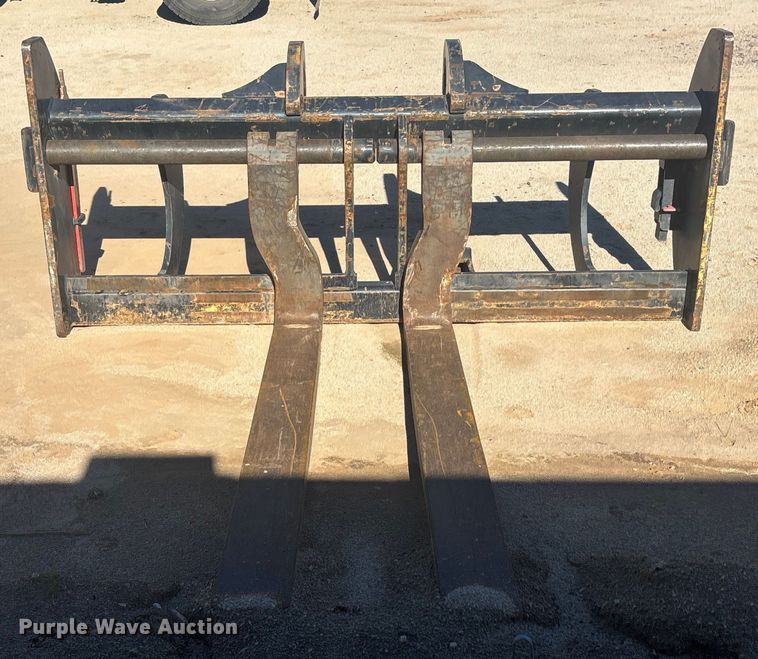 image for item EQ7004 Caterpillar forks