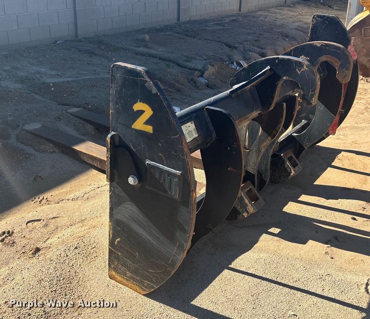 image for item EQ7004 Caterpillar forks