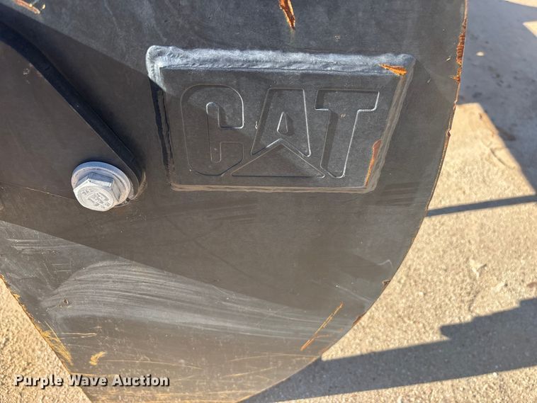 image for item EQ7004 Caterpillar forks