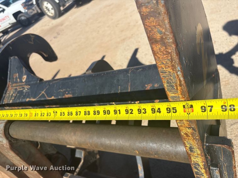 image for item EQ7004 Caterpillar forks