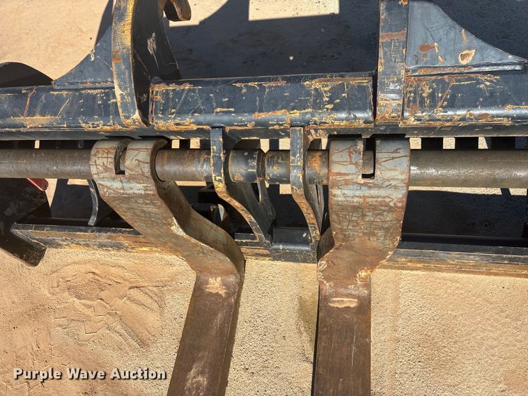 image for item EQ7004 Caterpillar forks