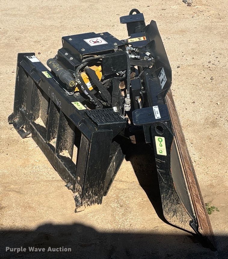 image for item EQ7005 2023 Caterpillar skid steer dozer blade