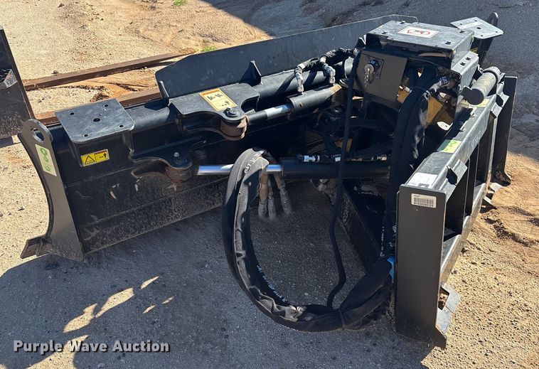 image for item EQ7005 2023 Caterpillar skid steer dozer blade