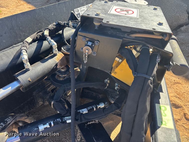 image for item EQ7005 2023 Caterpillar skid steer dozer blade