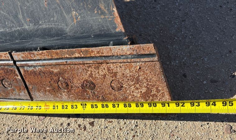 image for item EQ7005 2023 Caterpillar skid steer dozer blade