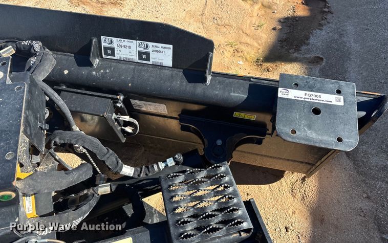 image for item EQ7005 2023 Caterpillar skid steer dozer blade