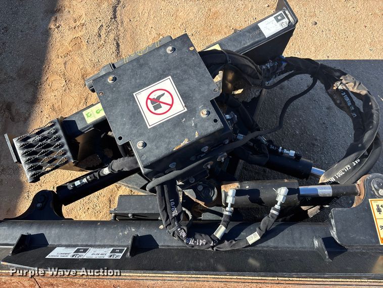 image for item EQ7005 2023 Caterpillar skid steer dozer blade