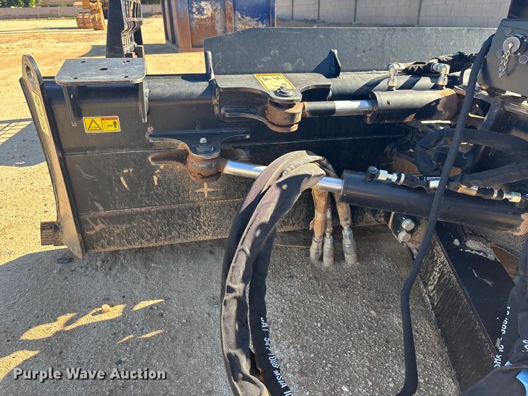 image for item EQ7005 2023 Caterpillar skid steer dozer blade